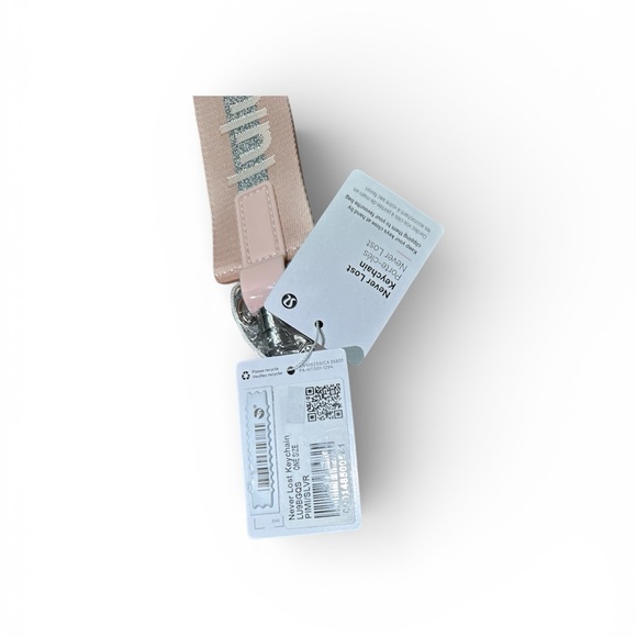 🚫sold 🚫NWT SOLD OUT LULULEMON NEVER LOST KEYCHAIN PINK MIST/SILVER - Picture 7 of 7